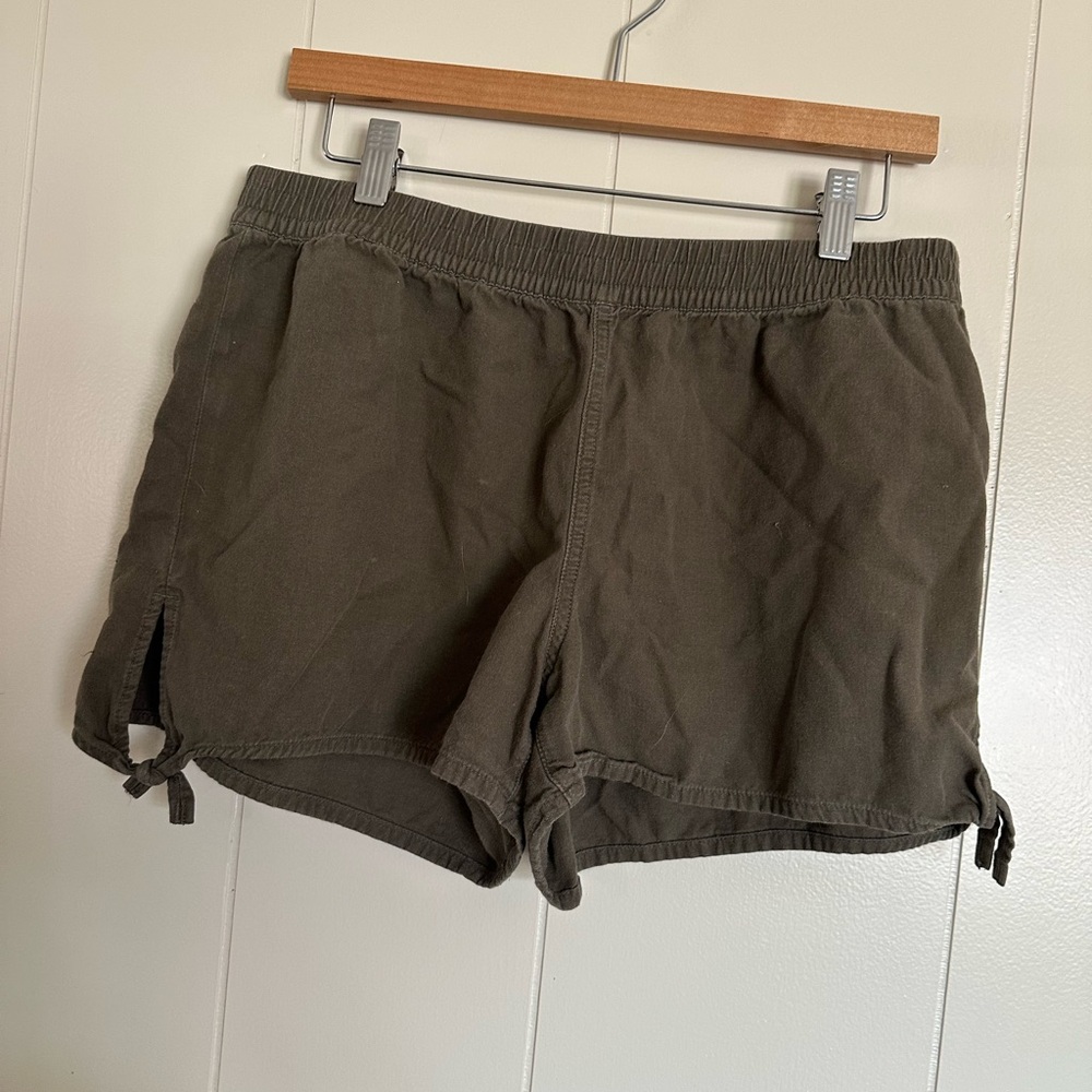 Madewell Pull On Side Tie Shorts
H7934
Size LG